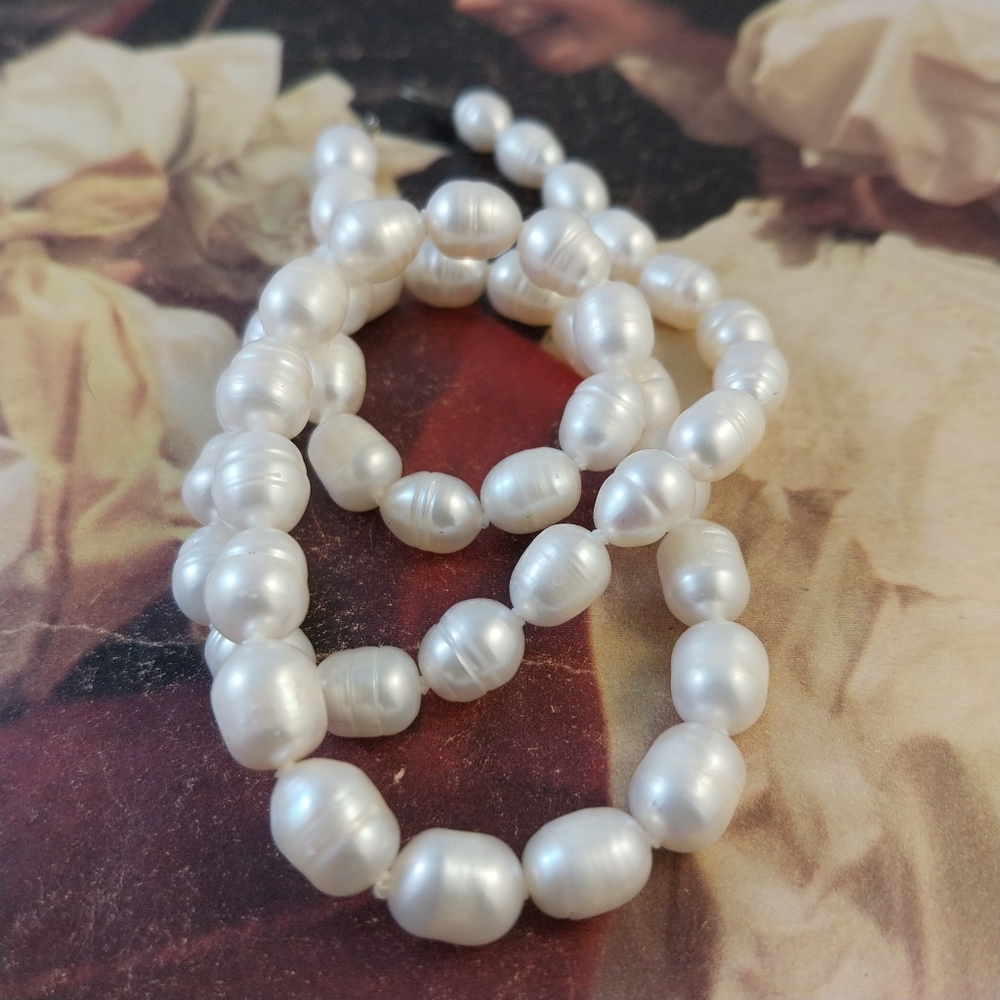 White Freshwater Pearl Necklace - Picture 11 of 12